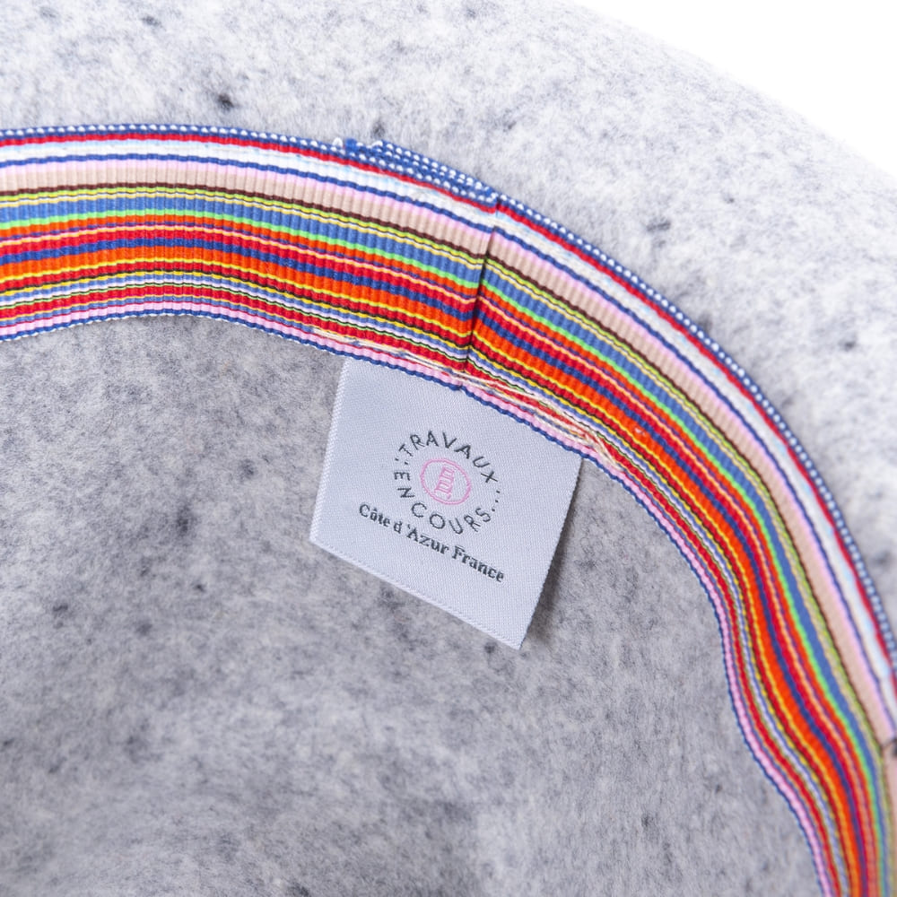 Chapeau feutre, lien cuir, bord non cousu