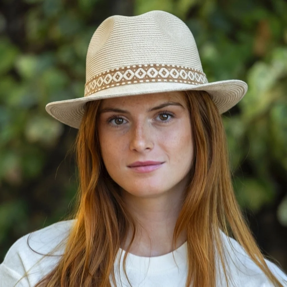 Chapeau papier ruban étroit