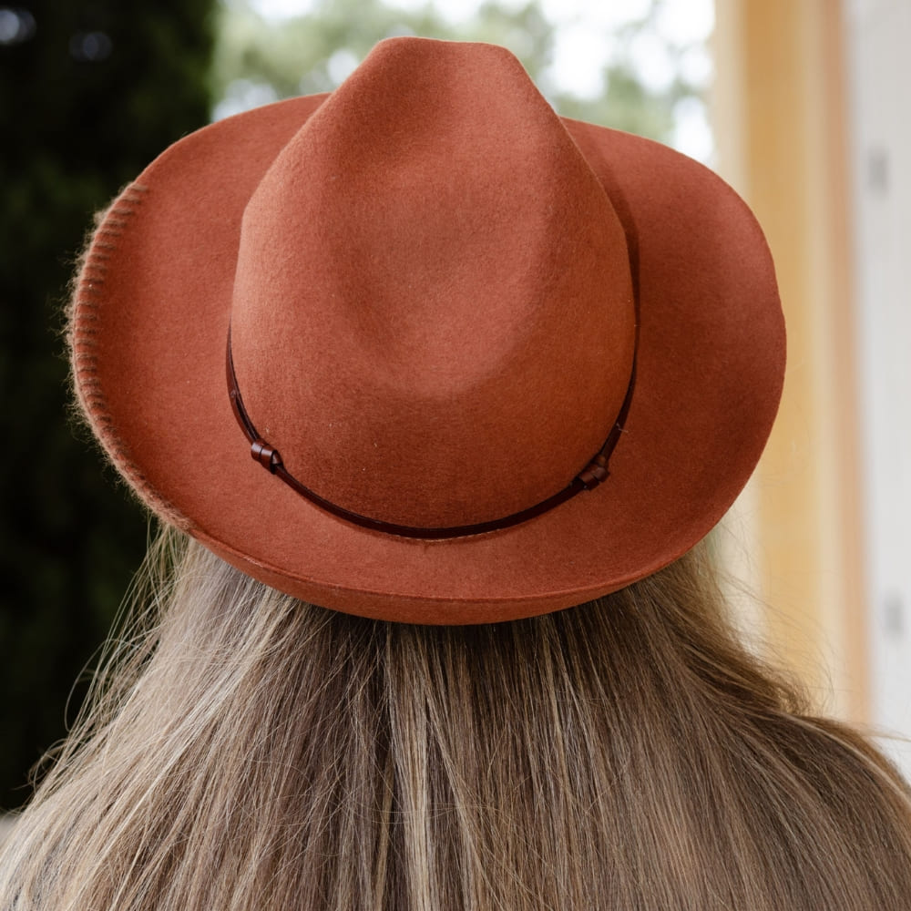 Chapeau feutre lien cuir & tricot