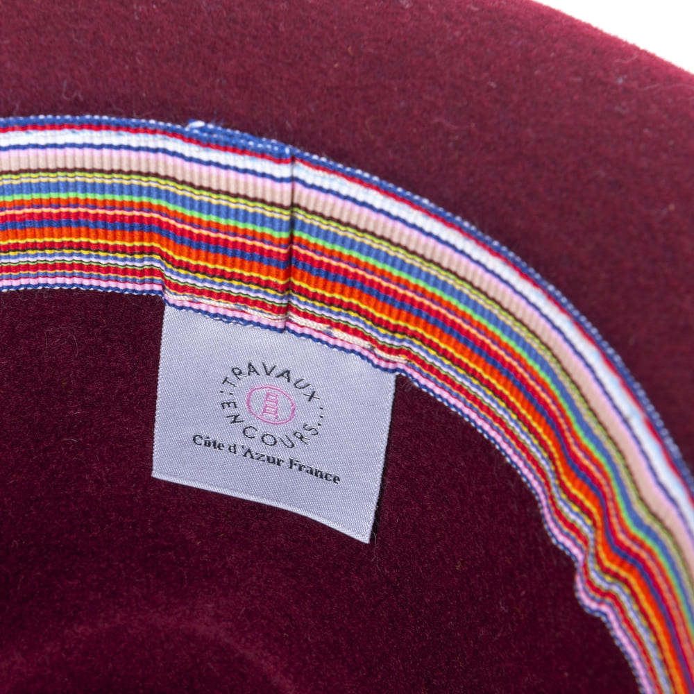 Chapeau feutre, lien cuir, bord non cousu