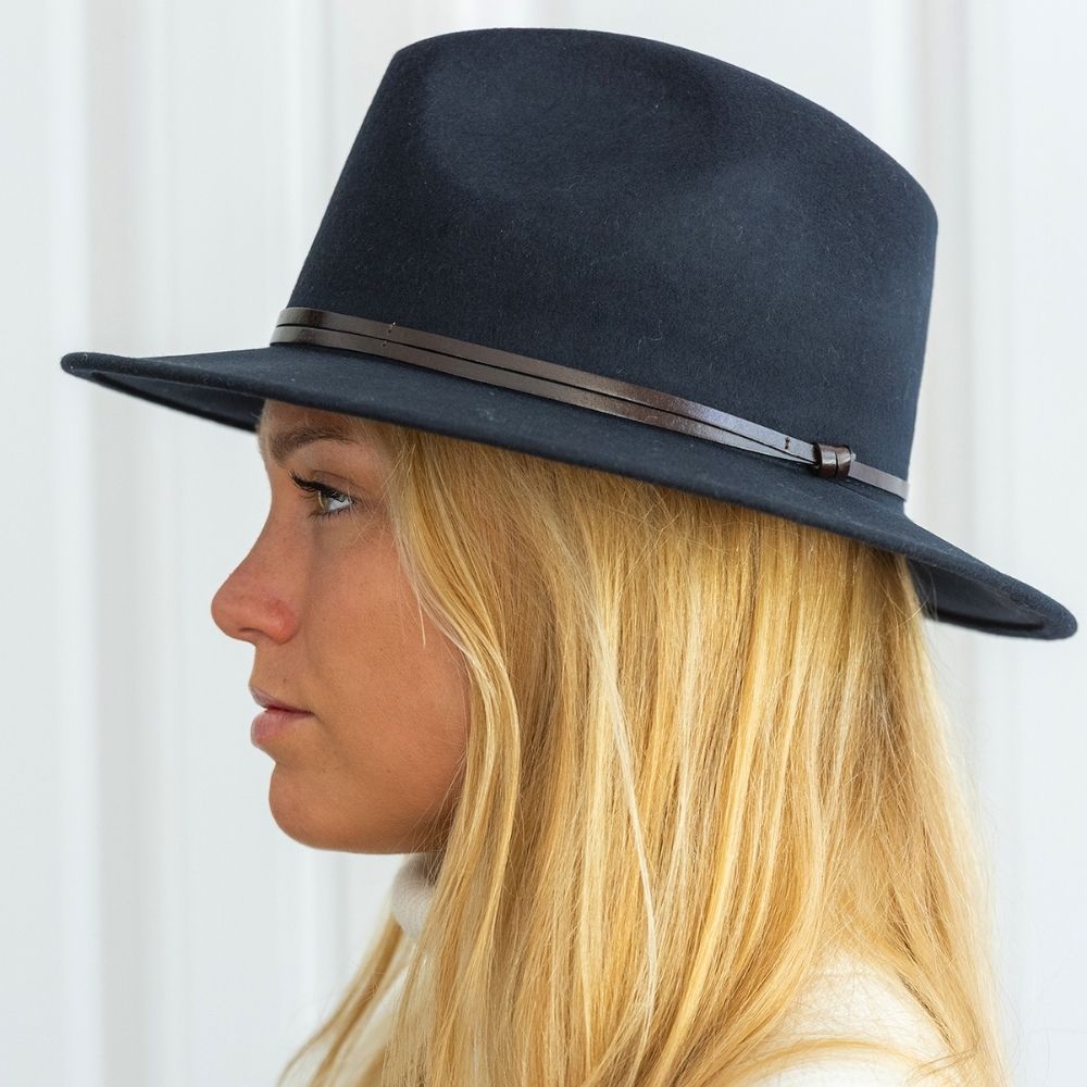 Felt fedora hat leather strop, stitched brim