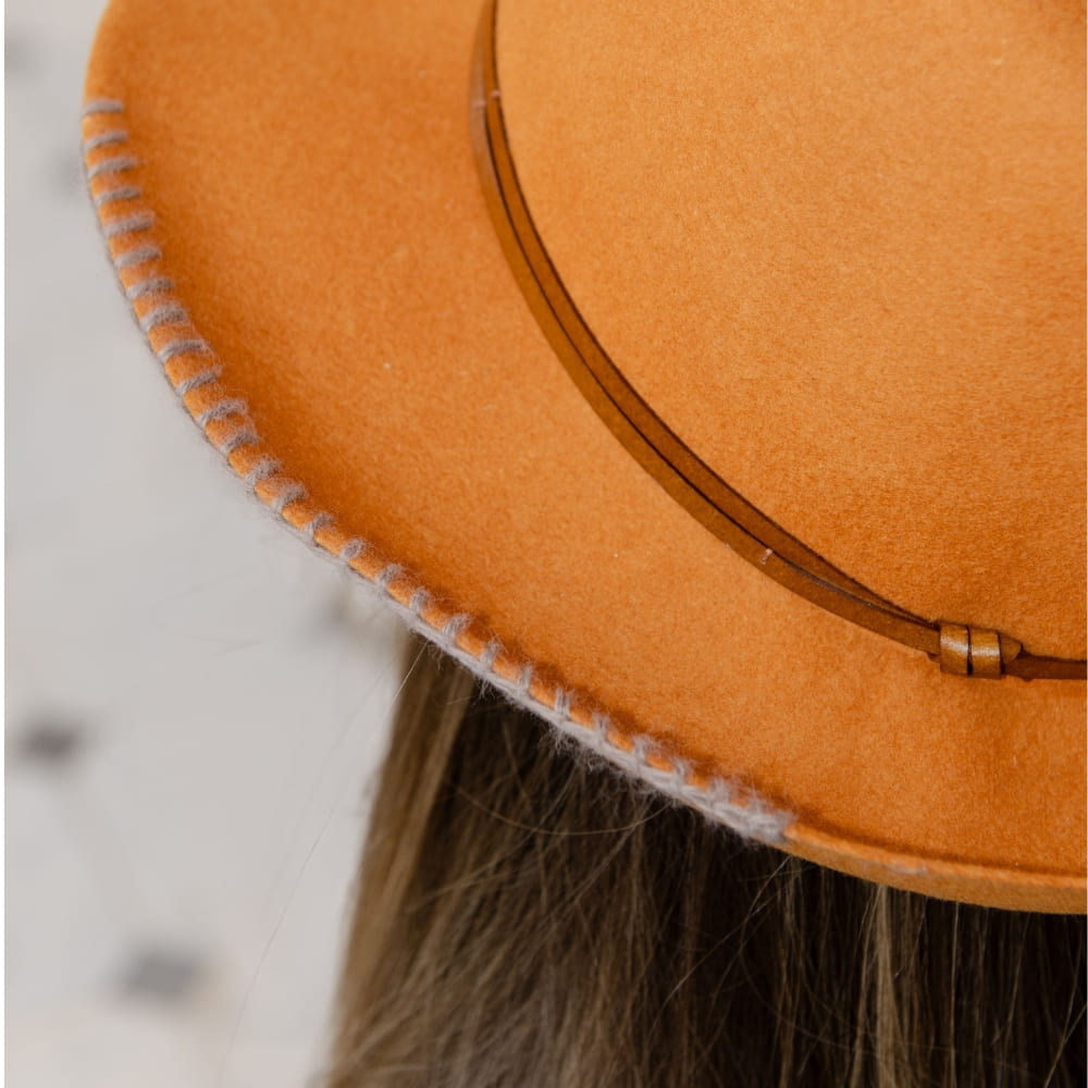 Chapeau feutre lien cuir & tricot