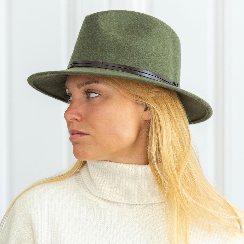 Felt fedora hat leather strop, stitched brim