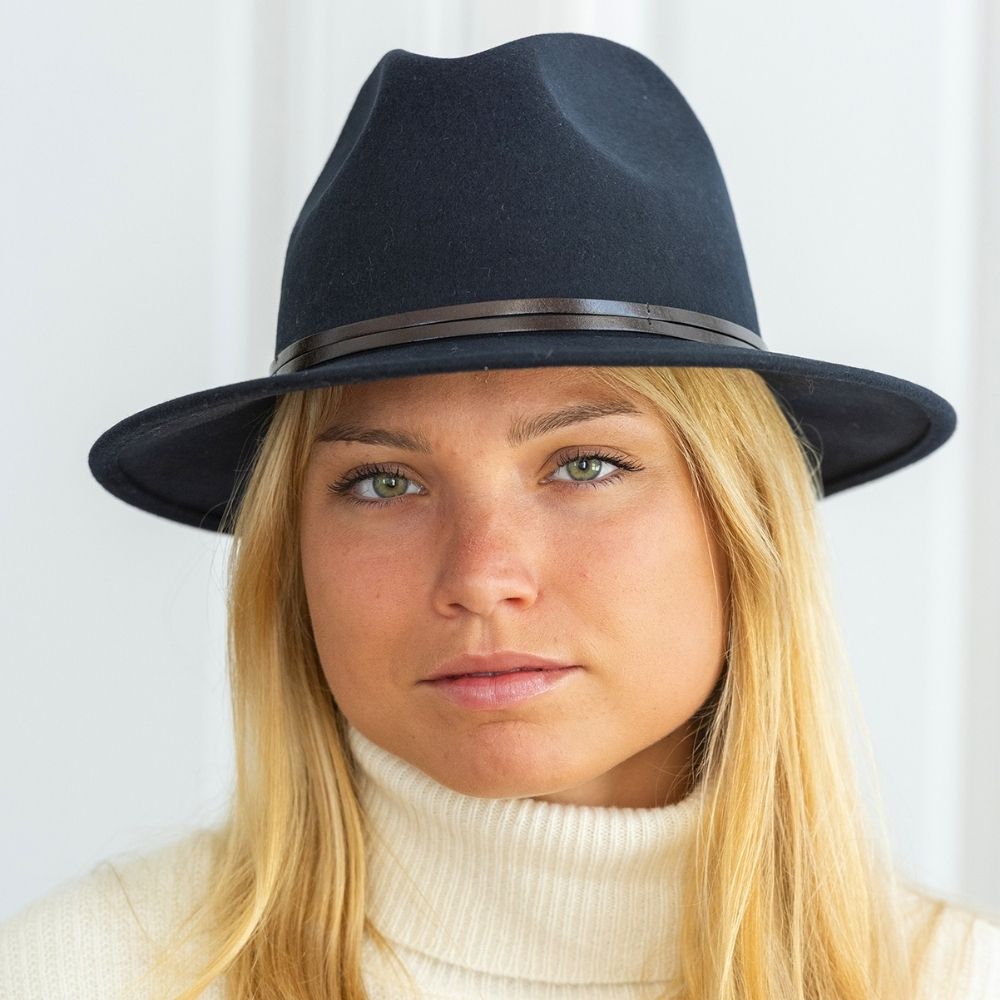 Felt fedora hat leather strop, stitched brim