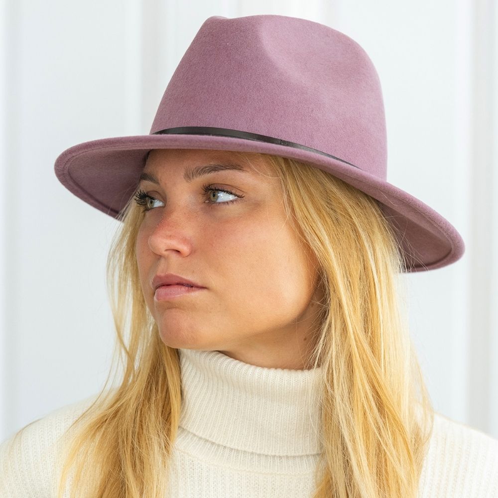 Felt fedora hat leather strop, stitched brim