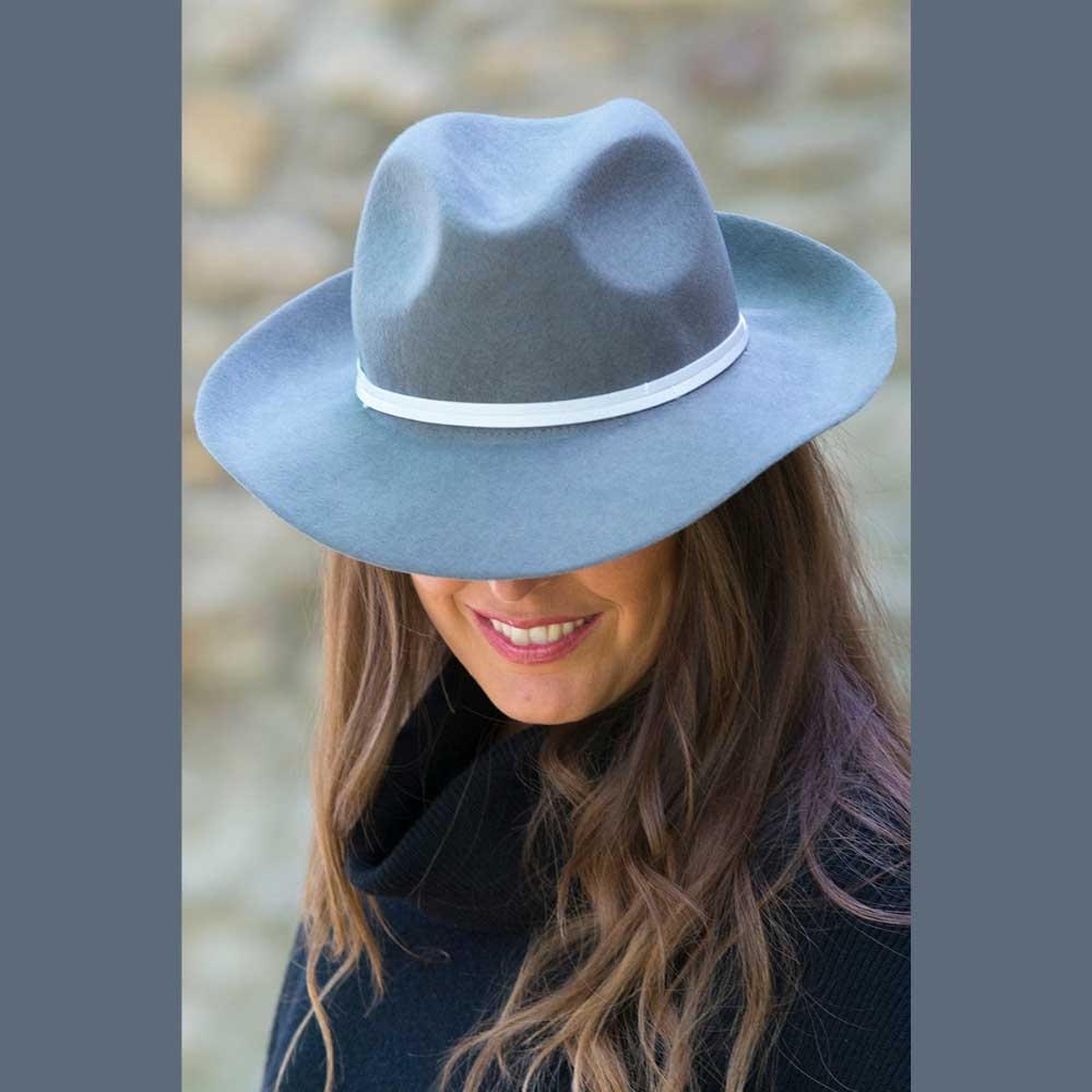 Chapeau feutre, lien cuir, bord non cousu