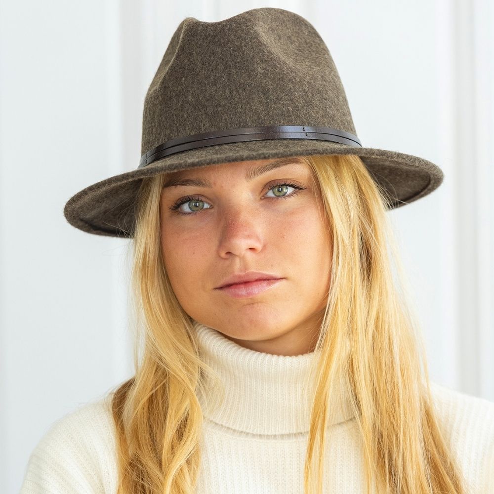Felt fedora hat leather strop, stitched brim