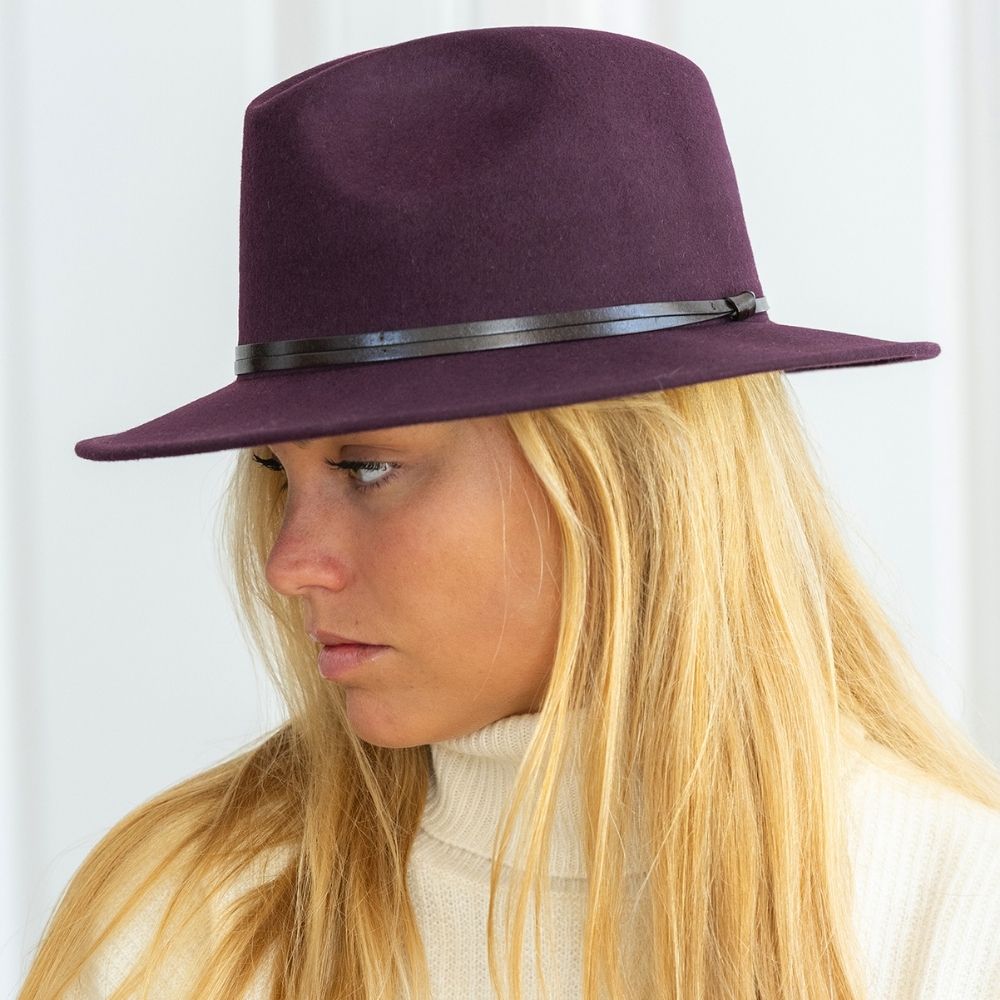 Felt fedora hat leather strop, stitched brim
