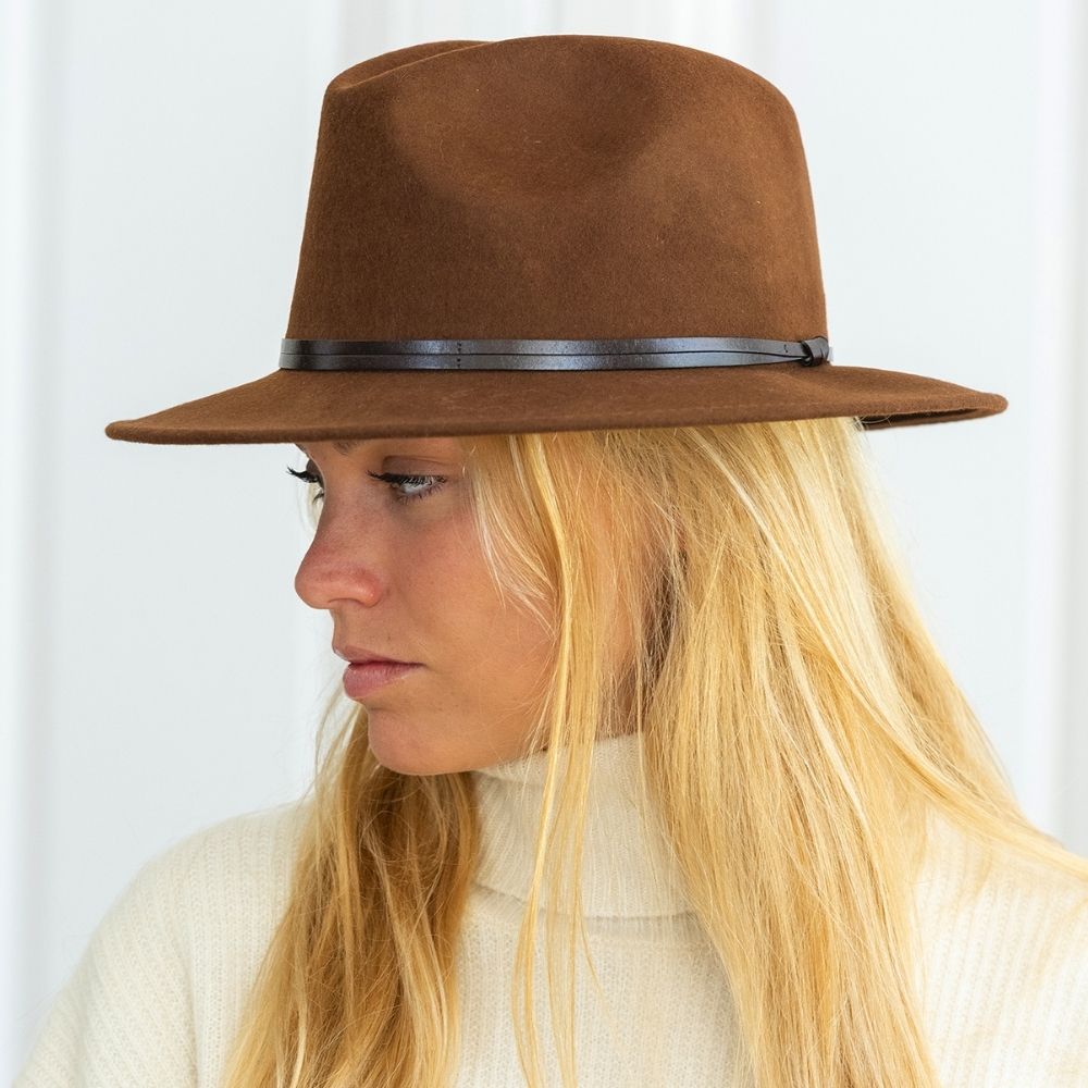 Felt fedora hat leather strop, stitched brim
