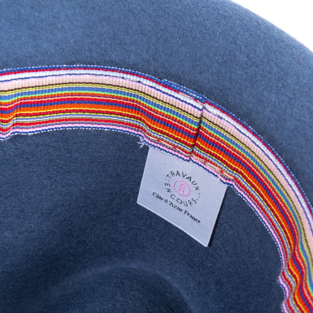 Chapeau feutre, lien cuir, bord non cousu