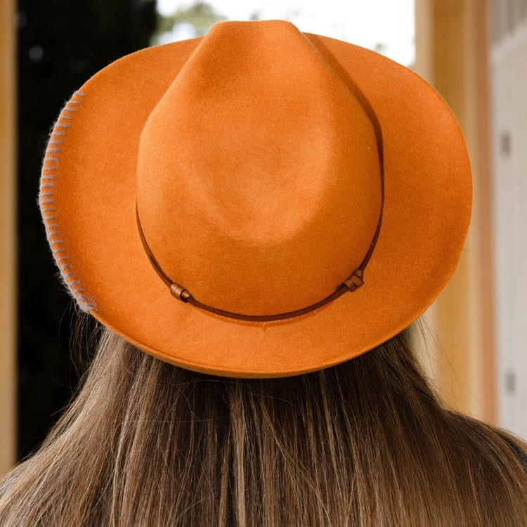 Chapeau feutre lien cuir & tricot