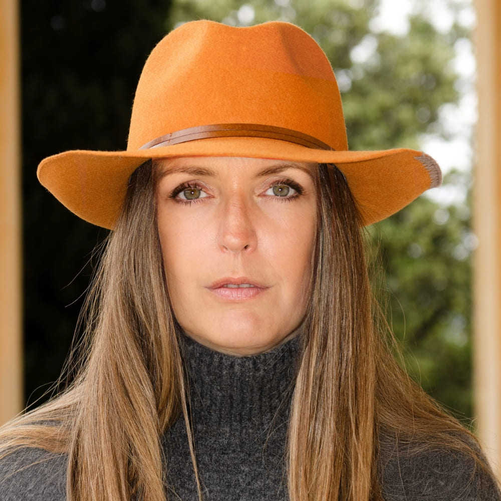 Chapeau feutre lien cuir & tricot