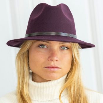 Chapeau feutre lien cuir, bord cousu
